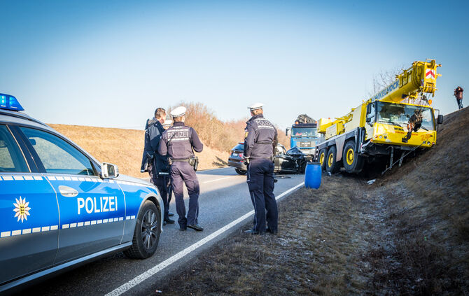 Autokran gegen Pkw - Bild 02_9