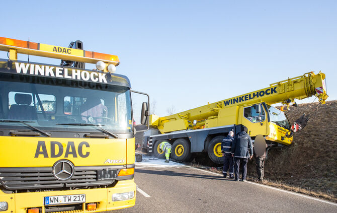 Autokran gegen Pkw - Bild 19_18