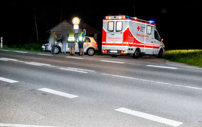 Motorrad prallt gegen Pkw - Bild 08_4