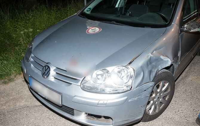 Motorrad prallt gegen Pkw - Bild 07_5