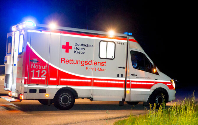 Motorrad prallt gegen Pkw - Bild 04_8