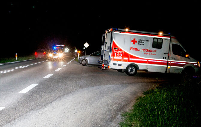 Motorrad prallt gegen Pkw - Bild 03_9