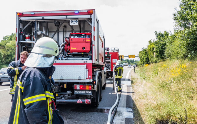 Mehrere Flächenbrände an der B 14 - Bild 22_12