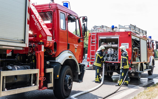 Mehrere Flächenbrände an der B 14 - Bild 21_13