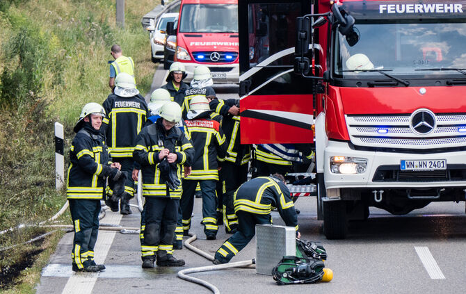 Mehrere Flächenbrände an der B 14 - Bild 18_16