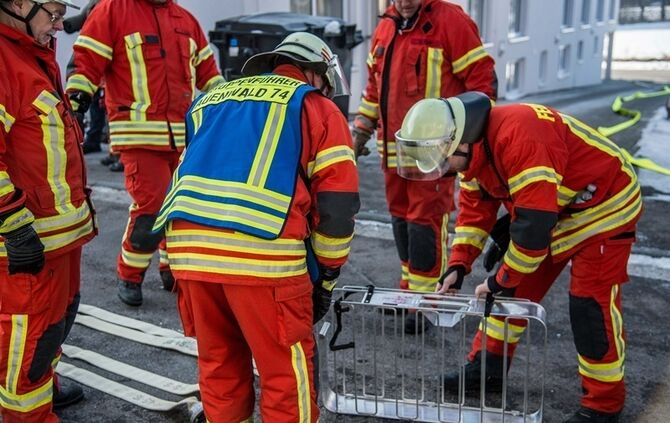 Rauchentwicklung im Heizraum vom Seniorenzentrum löst Feuerwehreinsatz aus - Bild 13_0