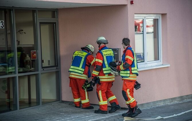 Rauchentwicklung im Heizraum vom Seniorenzentrum löst Feuerwehreinsatz aus - Bild 01_1