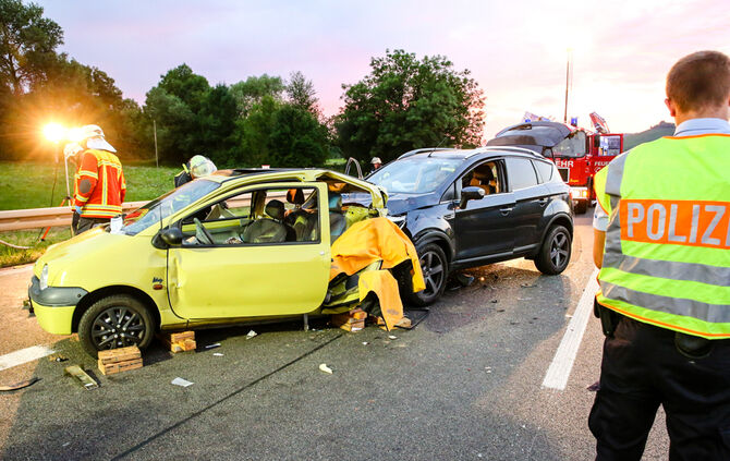 Fotos Unfall B 29 Geradstetten - Bild 14_8
