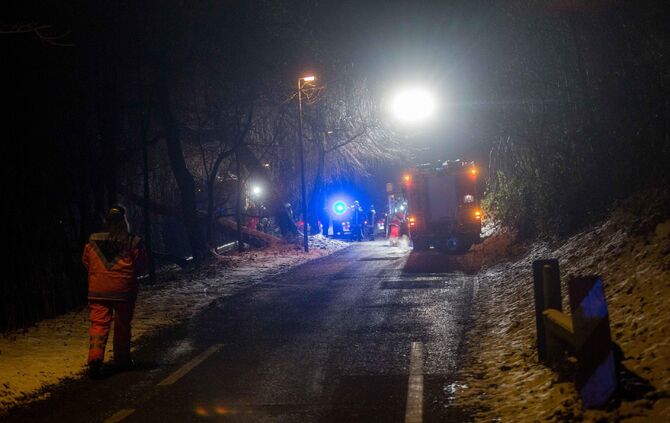 MysteriÃ¶ser Fall am Neckar: Fahrzeug im Wasser versunken - Offenbar soll es sich um ein DRK Fahrzeug handeln_18