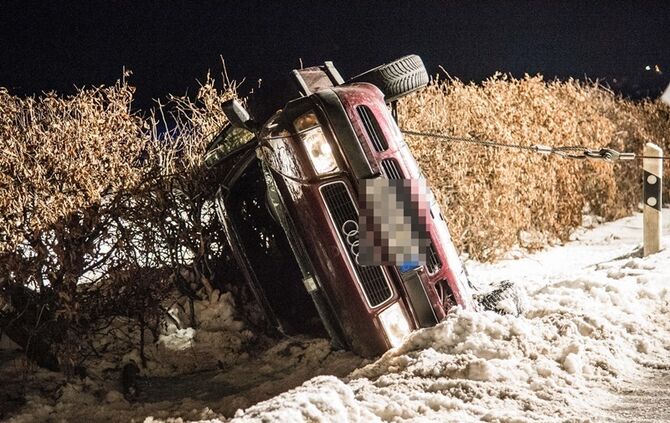 Ueberholvorgang geht schief - 2 Verletzte - Pkw landet im Graben - Bild 13_2