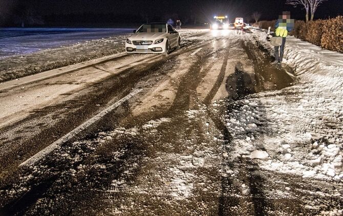 Ueberholvorgang geht schief - 2 Verletzte - Pkw landet im Graben - Bild 11_9