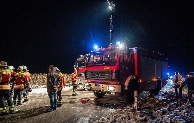 Ueberholvorgang geht schief - 2 Verletzte - Pkw landet im Graben - Bild 04_15