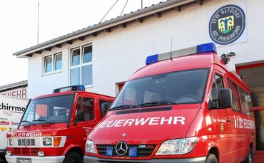 Feuer Alfdorf-Pfahlbronn: Fahrzeuge vor dem Gerätehaus Pfahlbronn, 03.06.2012.