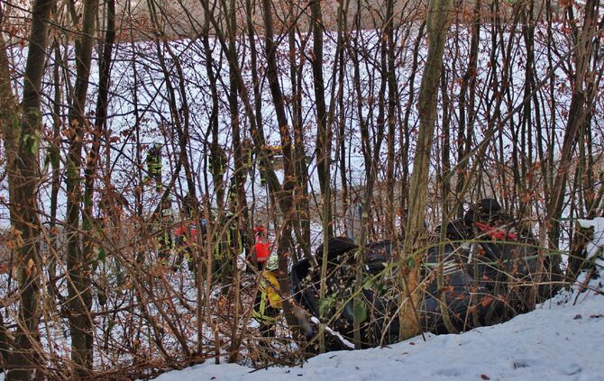 Verkehrsunfall Pkw auf Dach L1147 Richtung Oberberken_2