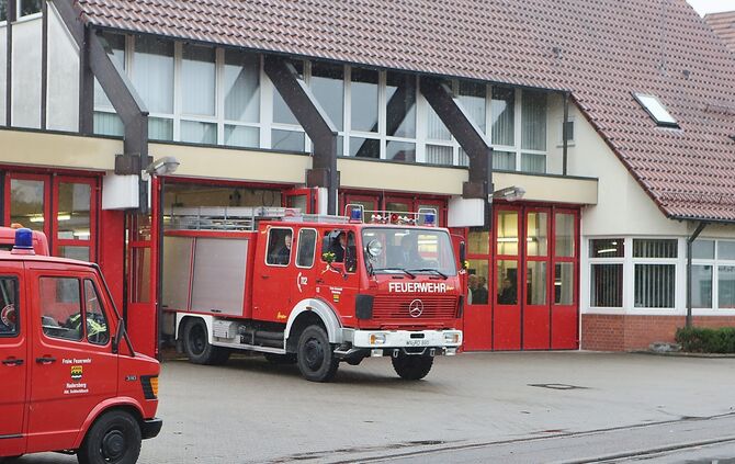 Rudersberg Feuerwehrgerätehaus Nach langem Hickhack und großer Verspätung wird das neue HLF 20/16 endlich an die Rudersberger Fe