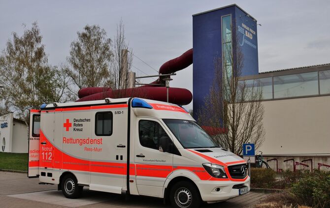 Badeunfall im Schorndorfer Oskar Frech Seebad - Person eingeklemmt