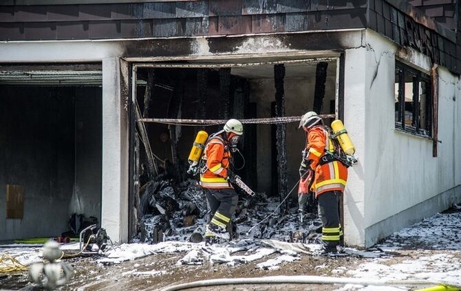 Hochleistungsakkus defekt: Garage brennt aus_6