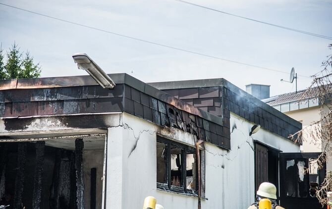 Hochleistungsakkus defekt: Garage brennt aus_8