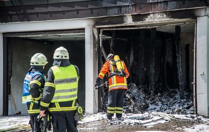 Hochleistungsakkus defekt: Garage brennt aus_9