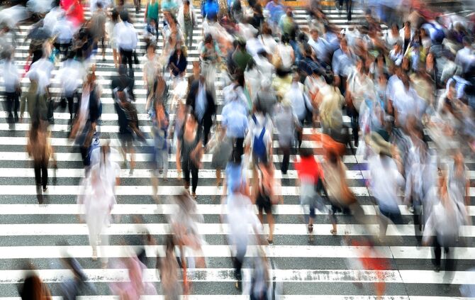 pedestrians-400811_1920