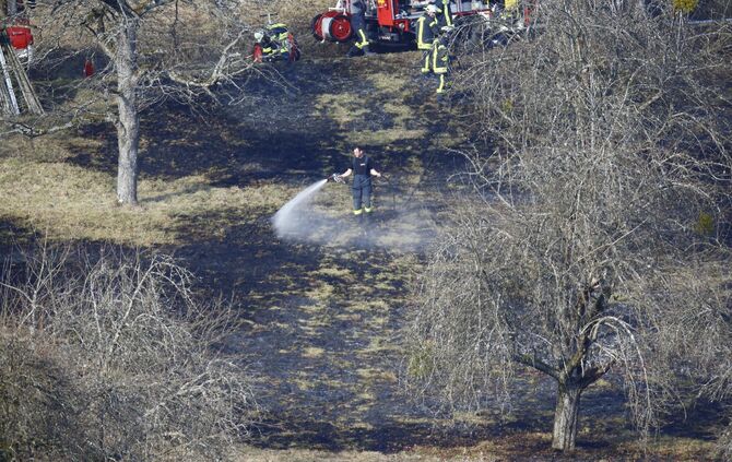 FlÃ¤chenbrand am Hang Person liegt im Feuer_0