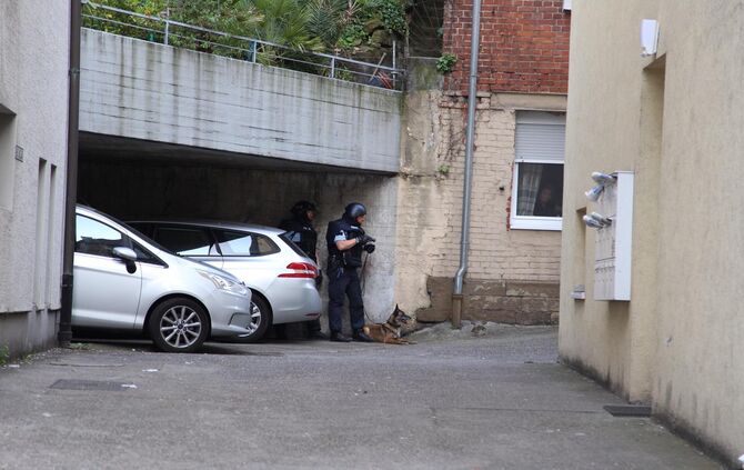 Polizeilage am Marienplatz verm. wegen einer Waffe, evtl. kommt auch das SEK