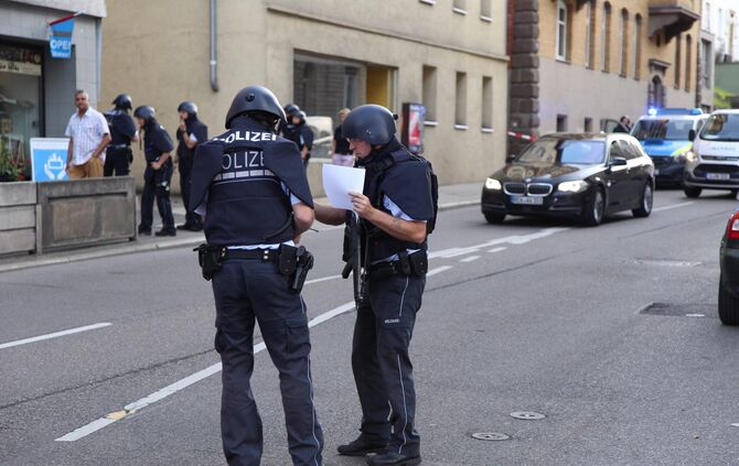 Polizeilage am Marienplatz verm. wegen einer Waffe, evtl. kommt auch das SEK