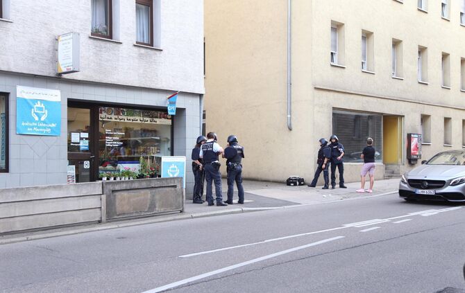 Polizeilage am Marienplatz verm. wegen einer Waffe, evtl. kommt auch das SEK