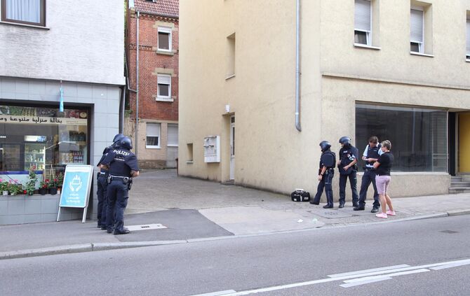 Polizeilage am Marienplatz verm. wegen einer Waffe, evtl. kommt auch das SEK