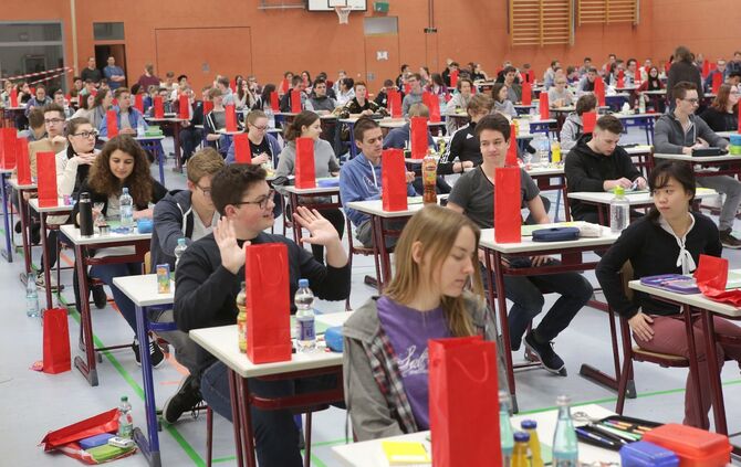 Abiturprüfungen 2017 beginnen_8