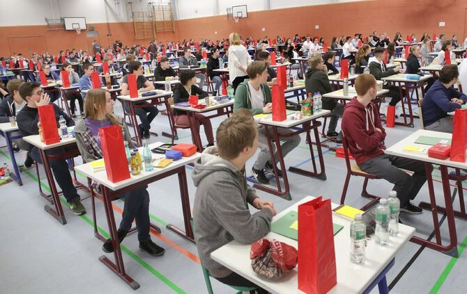 Abiturprüfungen 2017 beginnen_9