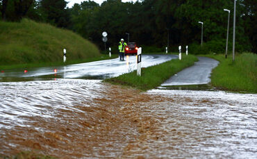 Starkregen sorgt für Überflutungen in Weiler zum Stein - Bild 12_15