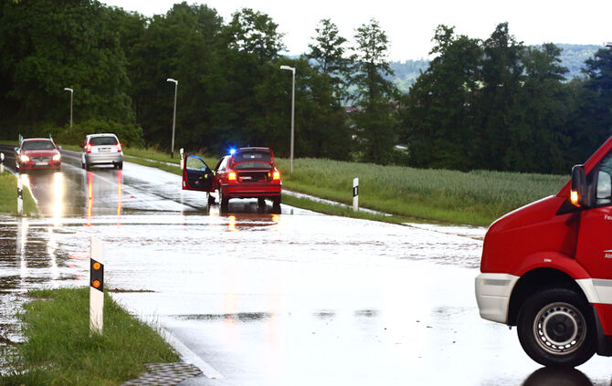 Starkregen sorgt für Überflutungen in Weiler zum Stein - Bild 10_0