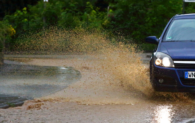 Starkregen sorgt für Überflutungen in Weiler zum Stein - Bild 05_4