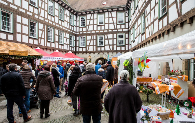 Weihnachtsmarkt der Vereine - Bild 29_25