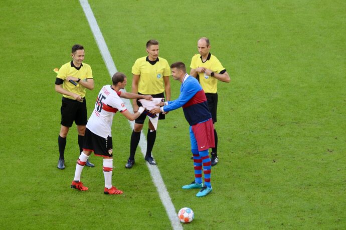 Pascal Stenzel und Gerard Pique