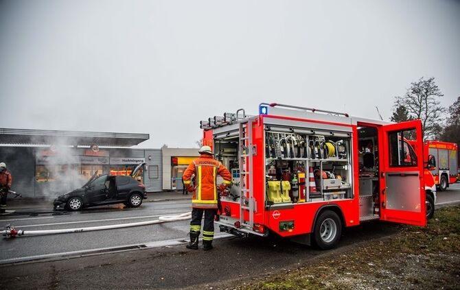 Peugeot brennt auf der B14 vollständig aus - Bild 08_4