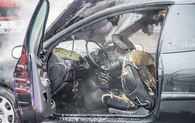 Peugeot brennt auf der B14 vollständig aus - Bild 16_6