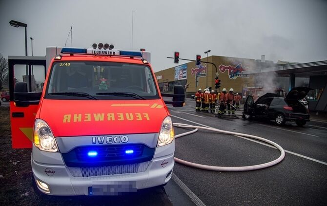Peugeot brennt auf der B14 vollständig aus - Bild 09_9