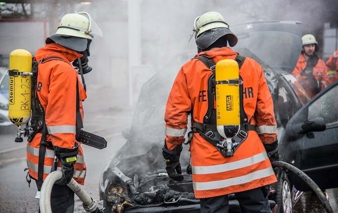 Peugeot brennt auf der B14 vollständig aus - Bild 13_10