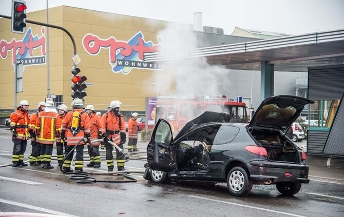 Peugeot brennt auf der B14 vollständig aus - Bild 14_11