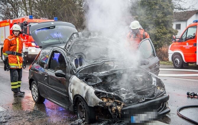Peugeot brennt auf der B14 vollständig aus - Bild 20_19