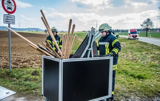 Leutenbach-Nellmersbach: Guelle laeuft in den Bach - Feuerwehr verhindert schlimmeres_12