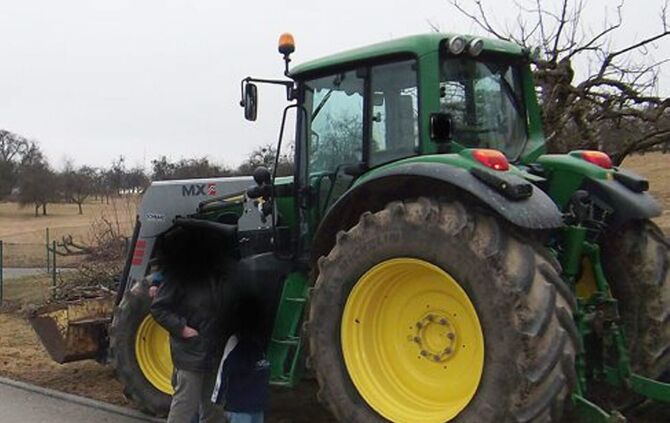 Sechsjähriger fuhr Riesentraktor