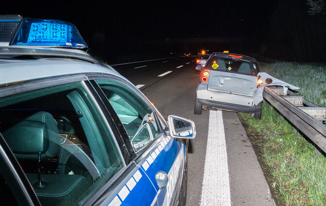 Gegen Leitplanke gekracht_7