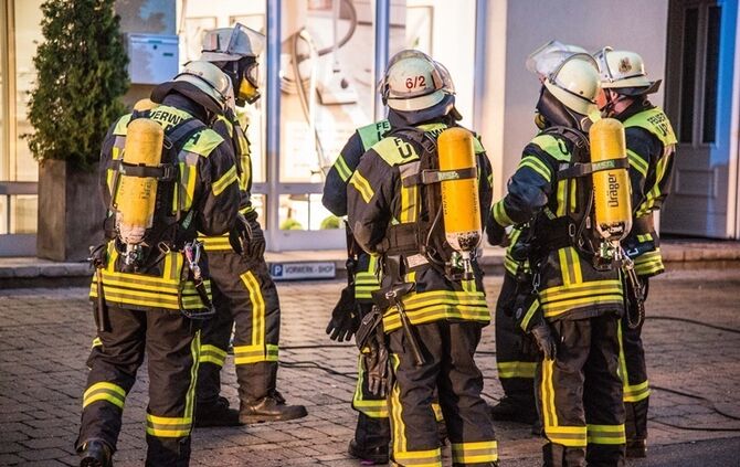 Mutter und Kind mit Atemwegsbeschwerden ins Krankenhaus - Bild 16_12
