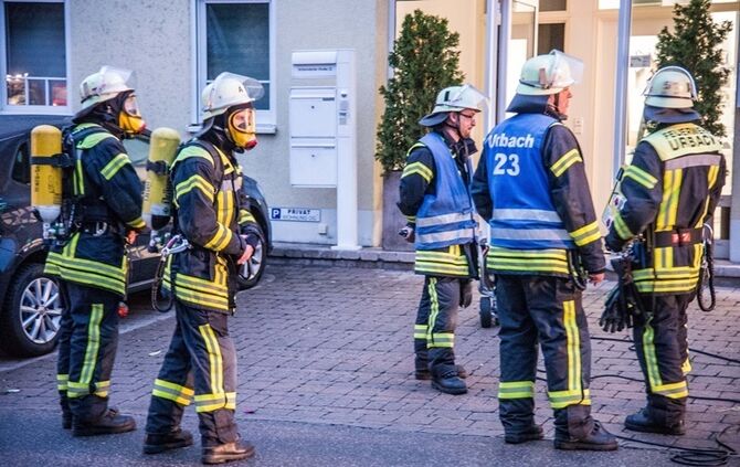 Mutter und Kind mit Atemwegsbeschwerden ins Krankenhaus - Bild 12_14
