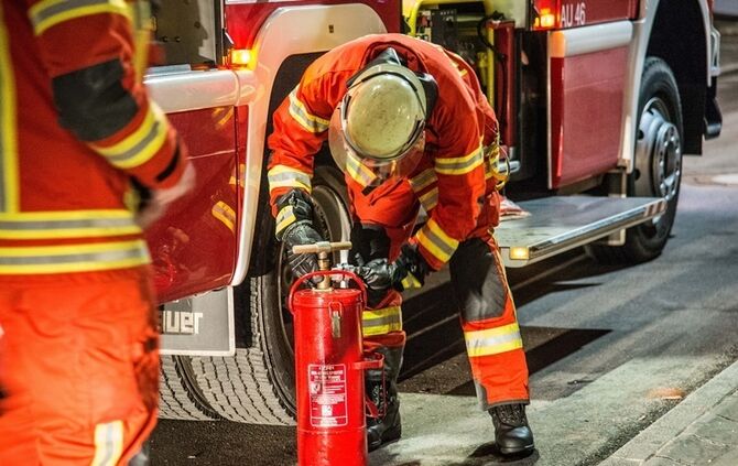 Waermestrahler faengt Feuer - Rauchmelder verhindert Wohnungsbrand - Bild 08_0