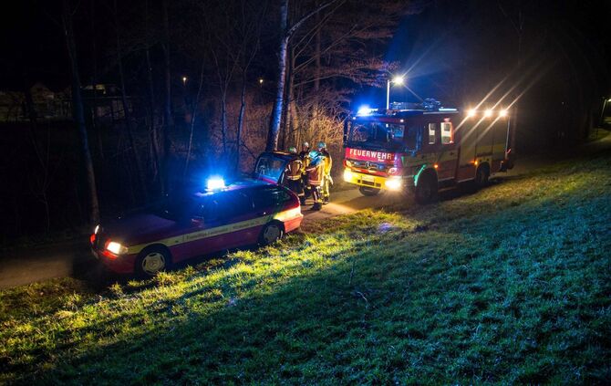 Personen lebensgefährlich unterkühlt an einem Bach gefunden_1