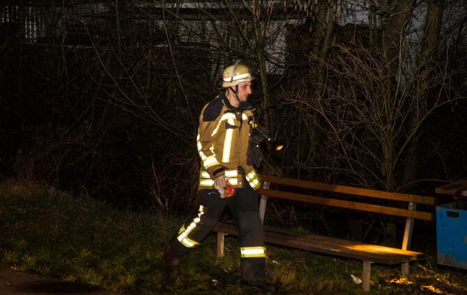 Personen lebensgefährlich unterkühlt an einem Bach gefunden_5